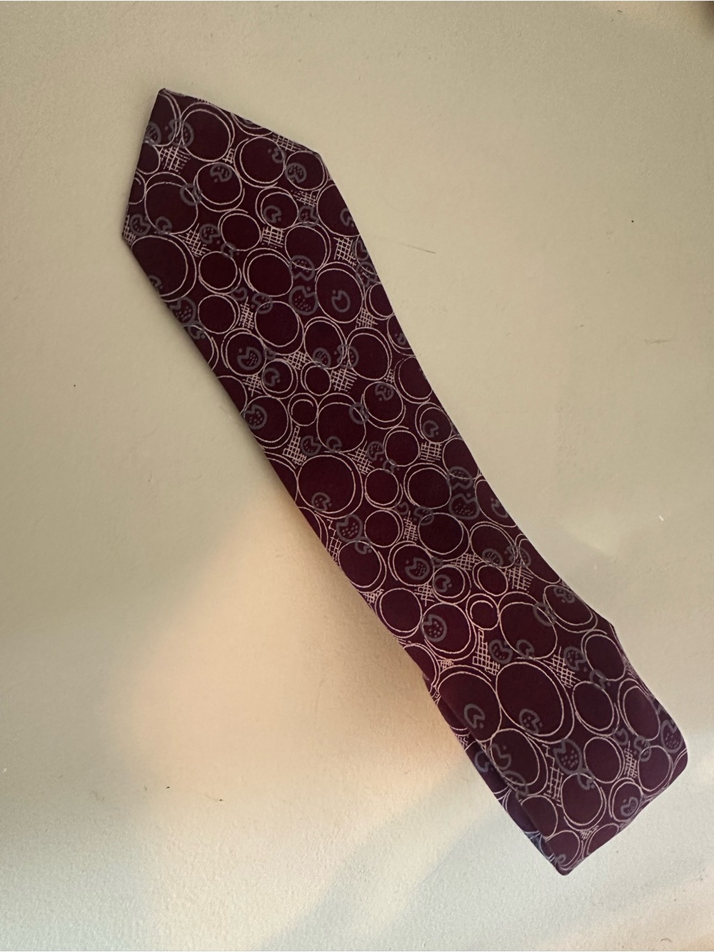 Stylish Burgundy Tie with Circular Motif